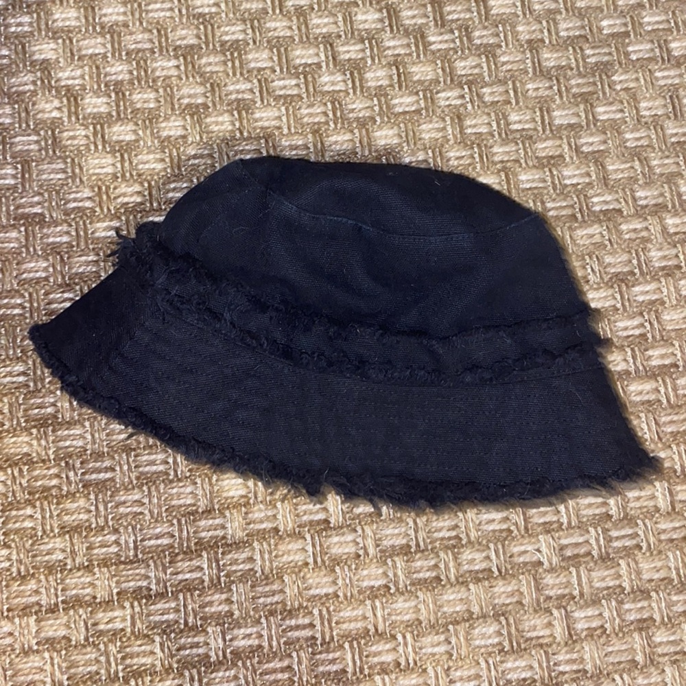 Steve Madden bucket hat